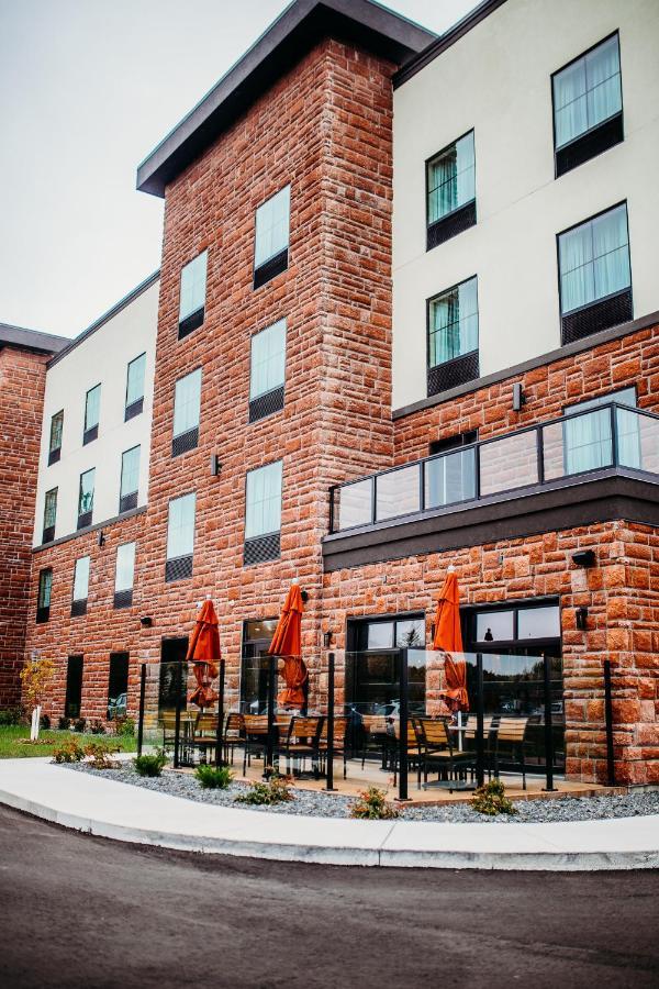 Cobblestone Hotel & Suites Интернашенал-Фолс Экстерьер фото